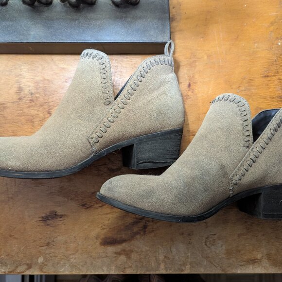 Call It Spring Size 7.5 Ankle Boots - Picture 4 of 6
